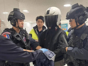 中信銀「天兵搶匪」上月才被抓！曾是德撲冠軍、欠7百萬債務...拉行李箱犯案，警：不敢相信計畫如此荒謬